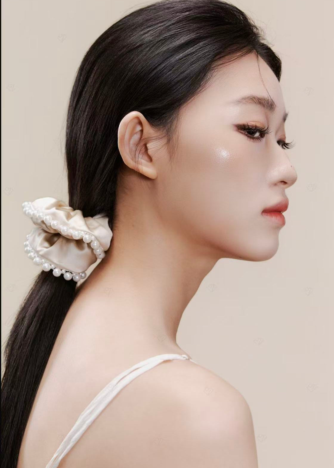 Pearl Glaze Silk Scrunchie - Vanilla